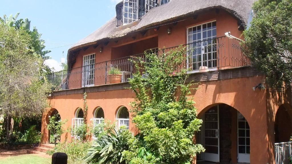 Treetops & Treats Guest House Pretoria Exterior photo