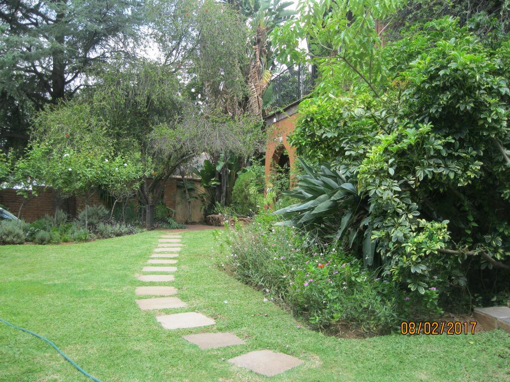 Treetops & Treats Guest House Pretoria Exterior photo