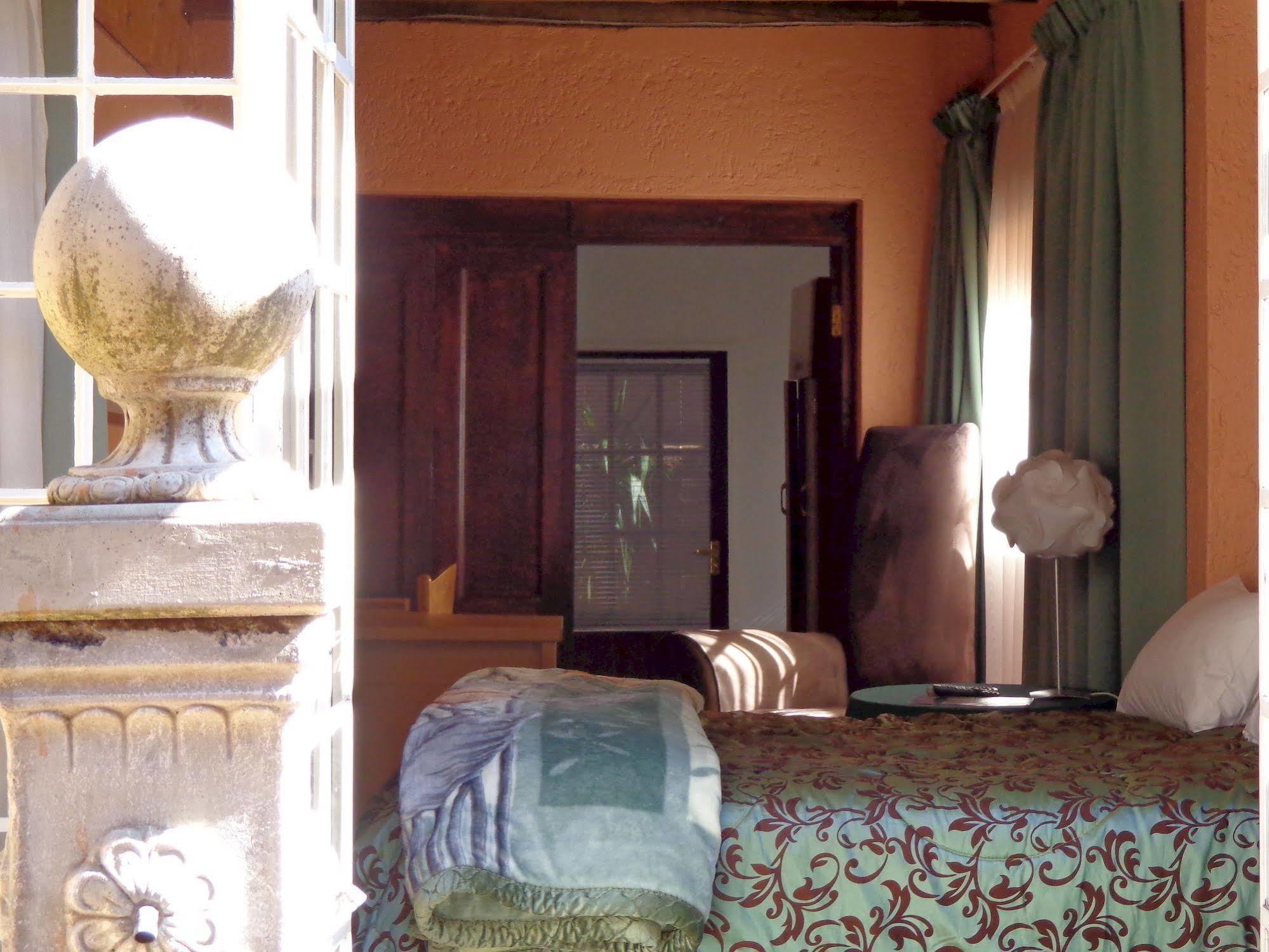 Treetops & Treats Guest House Pretoria Exterior photo